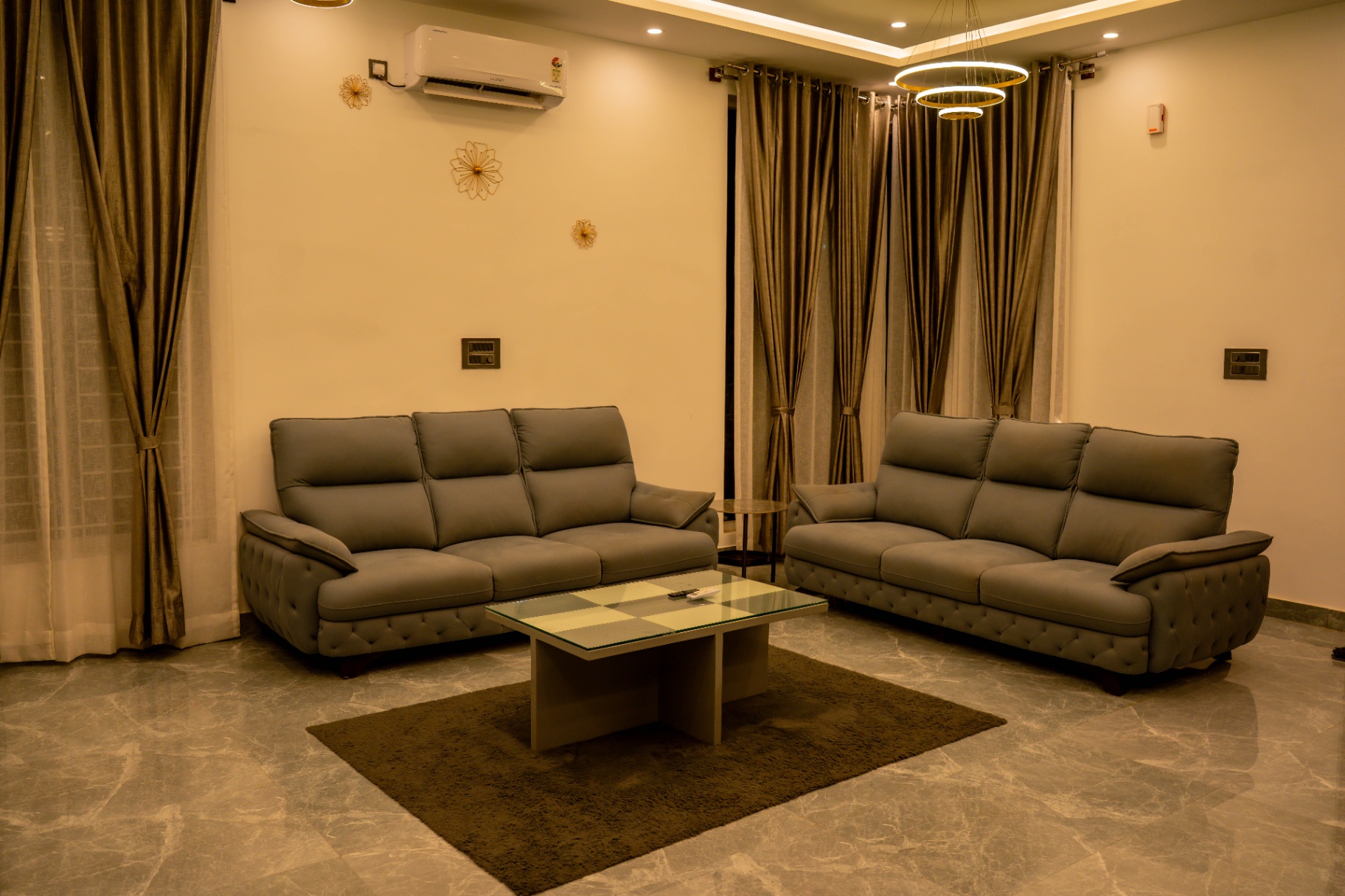 Living rooms that wrap you in warmth